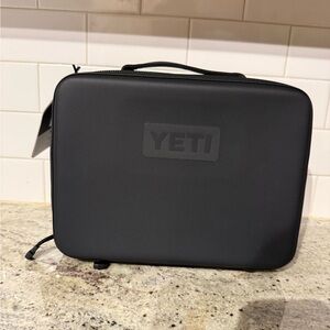 NWT YETI Black 5L Daytrip Lunch Box